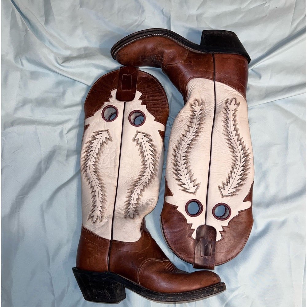 Cream and White Heeled Boots with Elegant Stitching